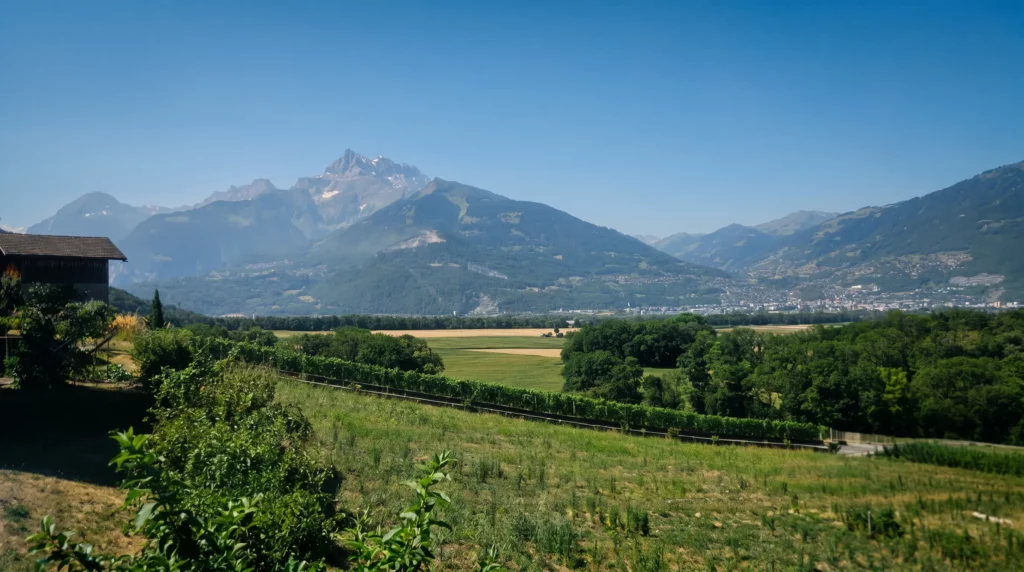 À propos du Domaine de la Combaz - photo des dents du midi